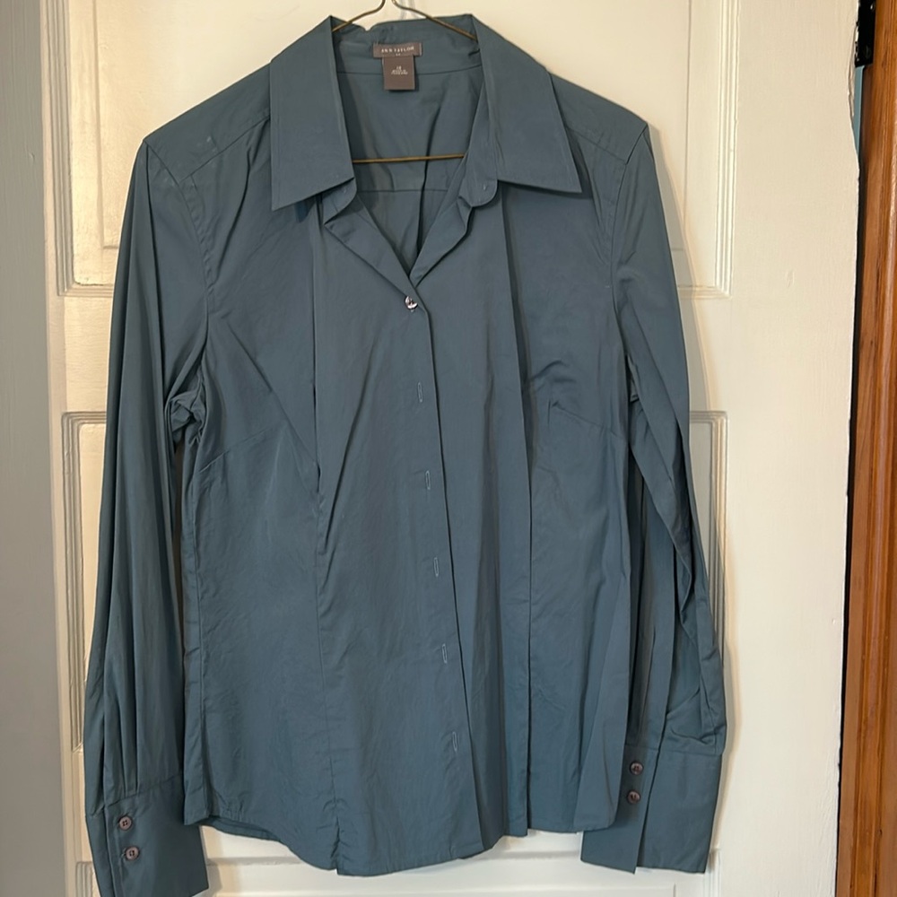 Ann Taylor women’s button up size 10 blue